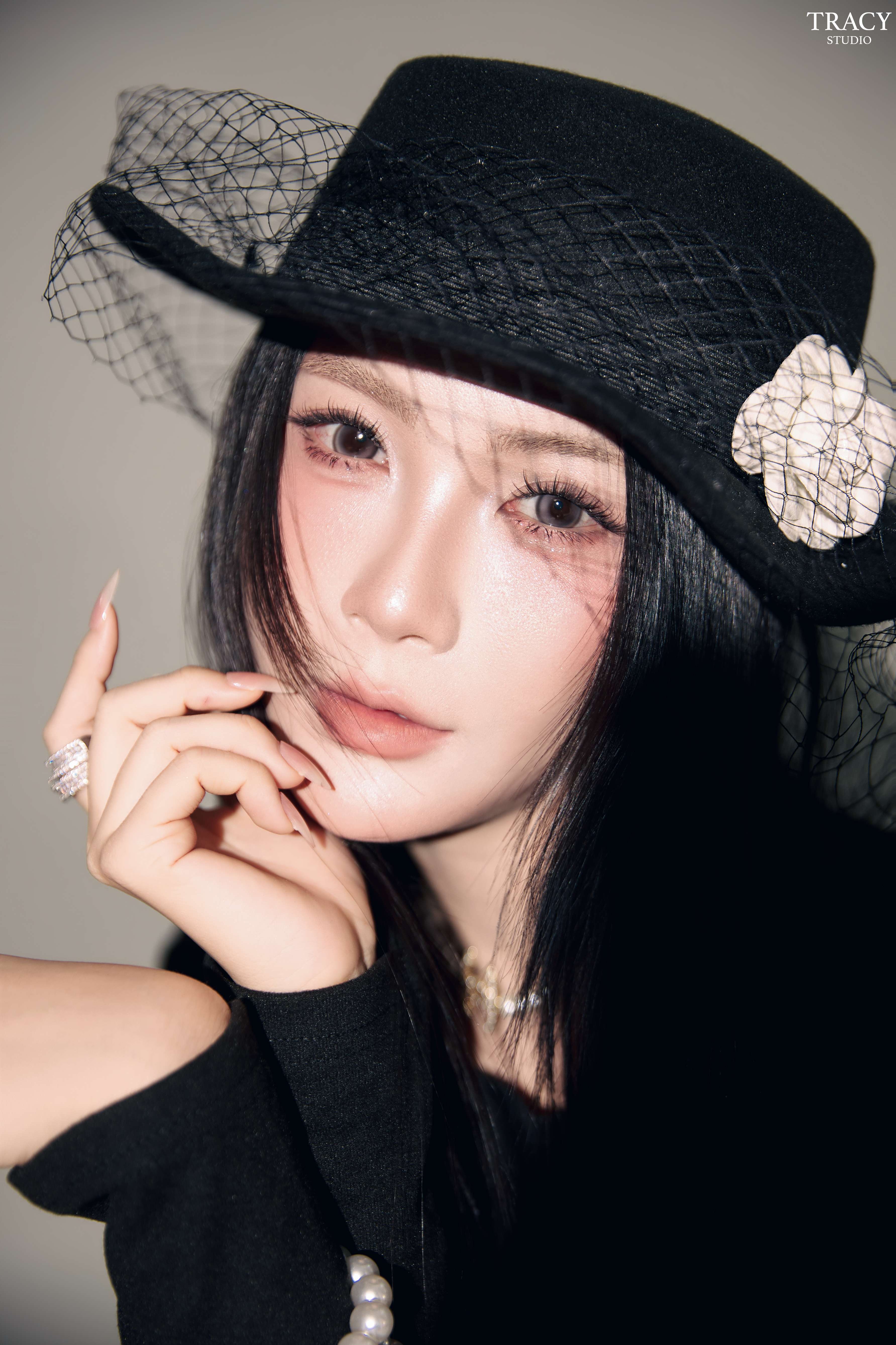 frontend/img/gallery/concept-cool-ngau-slay/tracy-studio-chup-concept-slay-basic-nong-hang-black (8).jpg